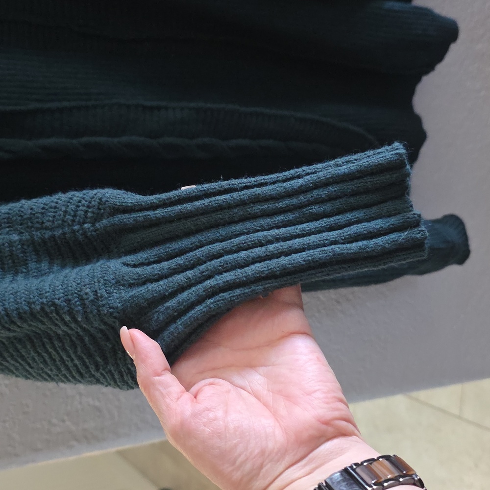 BloomChic Supersoft Essentials Batwing Sleeve Cab… - image 4